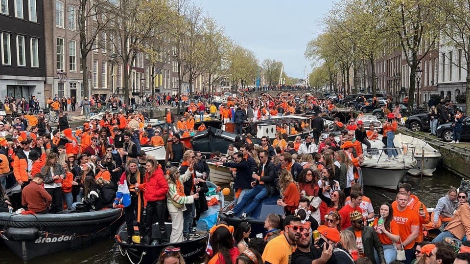 3 Hour Kings Day Boat Party with Unlimited Drinks Gallery Image 4