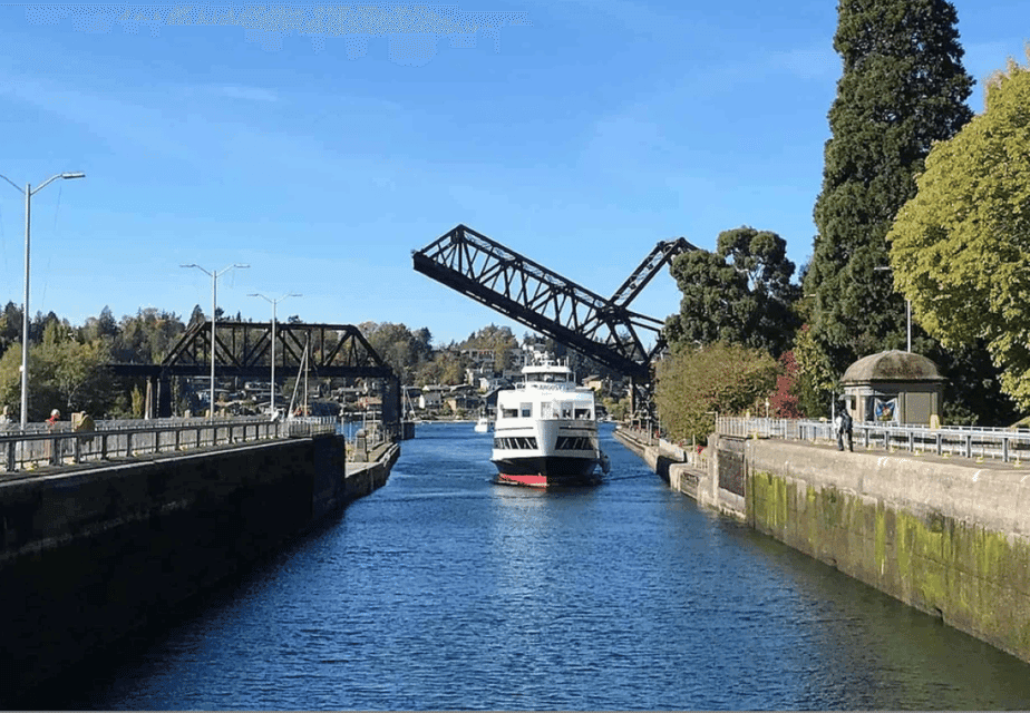 City Sightseeing Seattle: HOHO Bus Tour + Locks Cruise Gallery Image 3