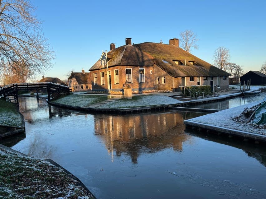 Giethoorn Small Group Tour with Boat Ride Gallery Image 4
