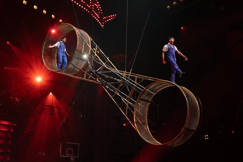 Cirque du Soleil Mad Apple Gallery Image 4