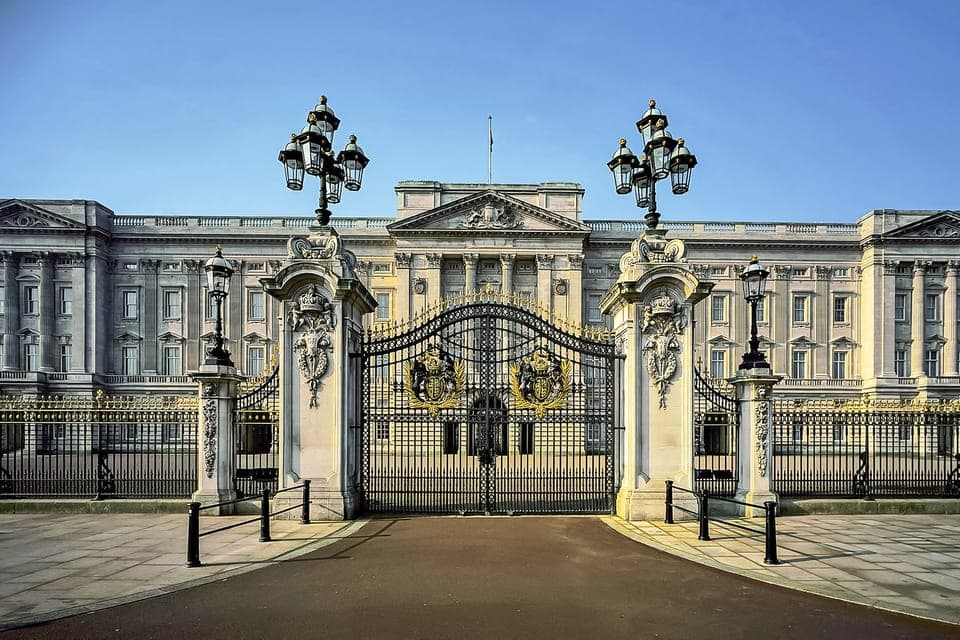 Buckingham Palace: The State Rooms Entrance Ticket - Image 4