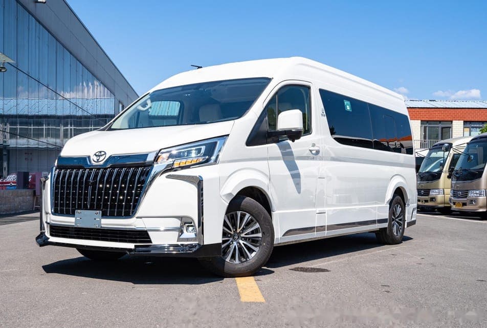 Superior Private Transfer between CUN Airport and Cancun Gallery Image 1