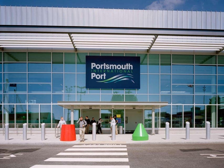 Portsmouth Cruise Port to London Heathrow Airport Transfers Gallery Image 1