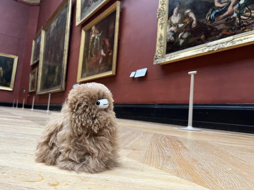 Louvre Museum Entry Ticket and Private Guided Tour Gallery Image 1