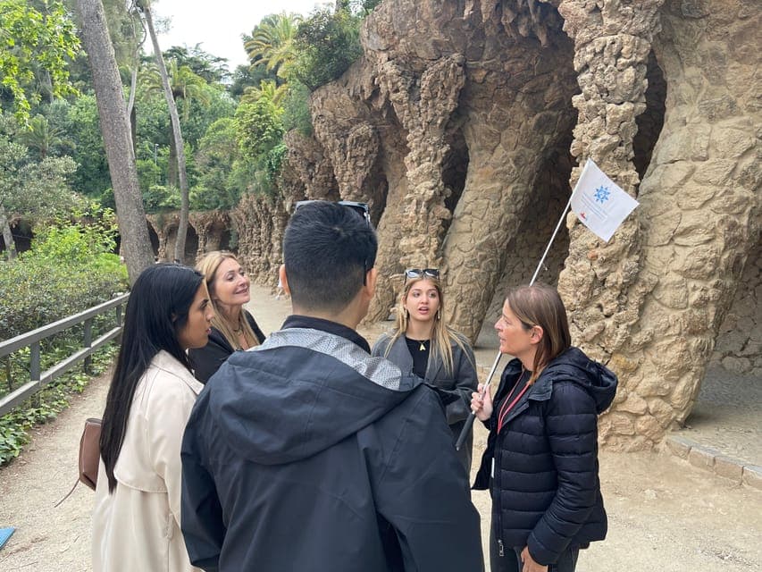 Park Güell Guided Tour with Skip-The-Line Entry - Image 2