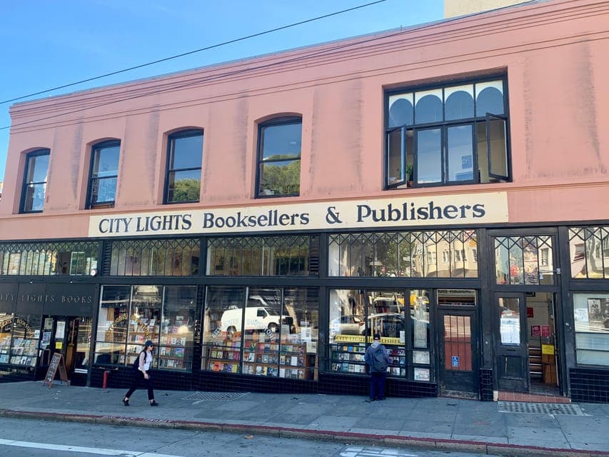 City Icons Tour by Metro & Foot Gallery Image 2