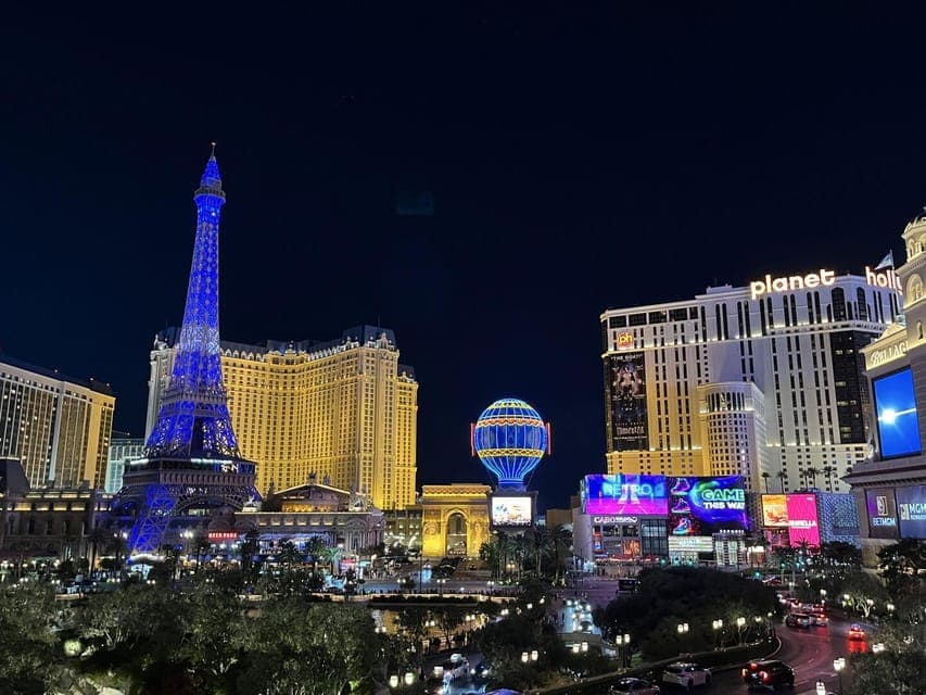Luxurious Las Vegas Night Tour in a Mercedes Sprinter Limo Gallery Image 3