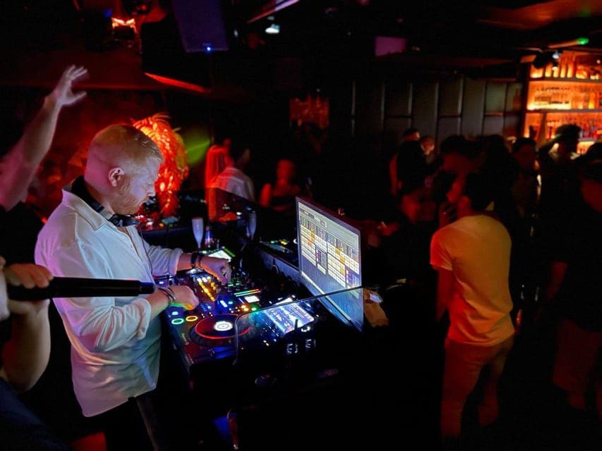 33. New Year's Eve Pub Crawl Party and VIP Club Entry - Image 33