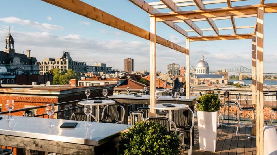 Guided Pub Crawl of the City's Skyline Bars Gallery Image 4