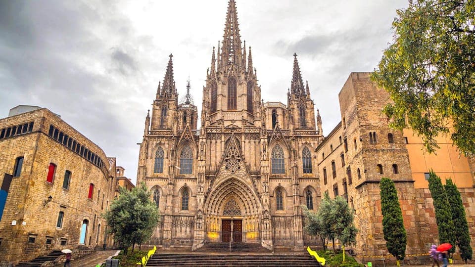Barcelona Cathedral: Exclusive walking tour & entry tickets. Gallery Image 3