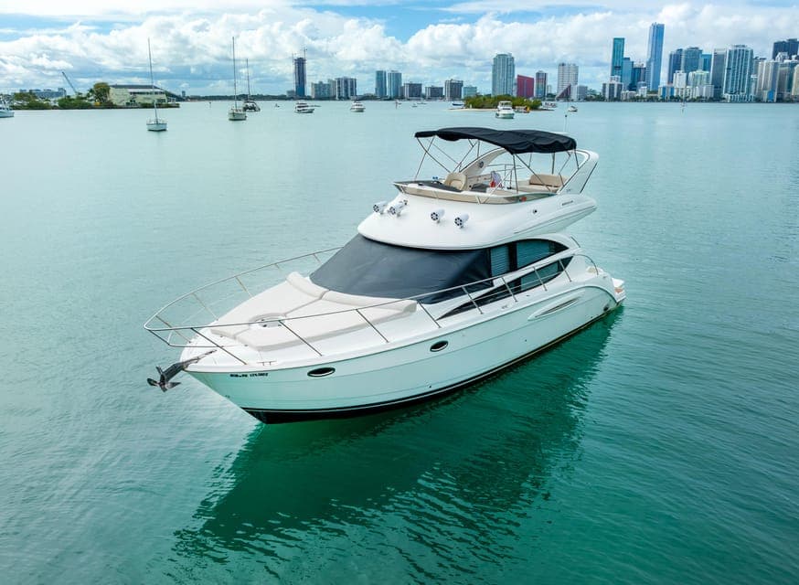 Yacht Cruise Around miami bay for 2 hours. - Image 3