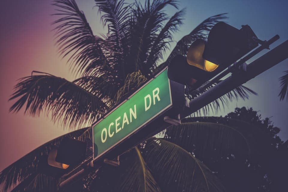 34. Miami Beach Bar Tour: Art Deco & Neon Lights with Historian - Image 34