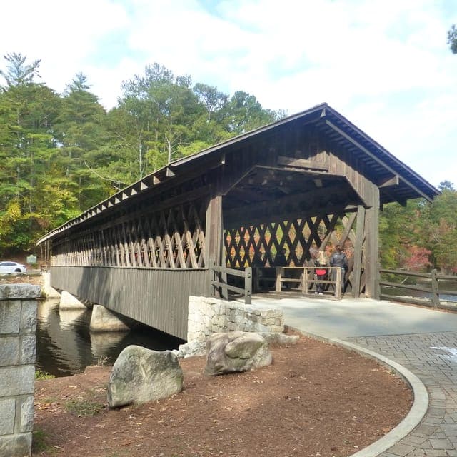 Hop-On Hop-Off Bus Tour with 25 Stops Gallery Image 3