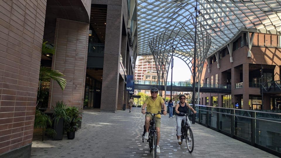 E-bike through Toronto's Dynamic Neighbourhoods Gallery Image 3