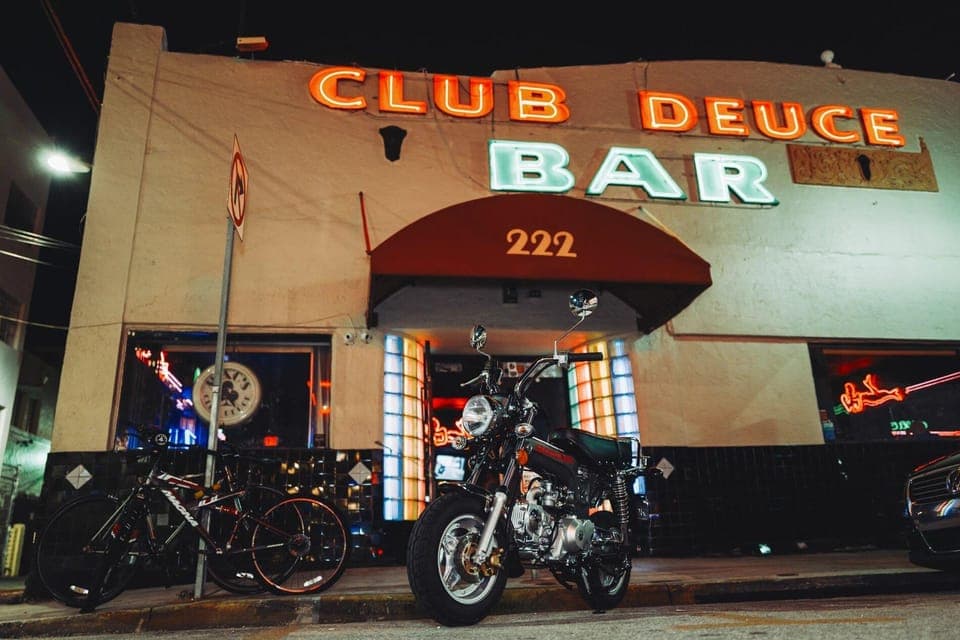 Miami Beach Bar Tour: Art Deco & Neon Lights with Historian Gallery Image 2