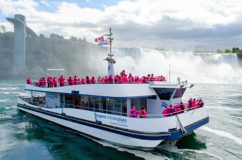 Niagara Falls Tour with Boat and Lunch Gallery Image 2