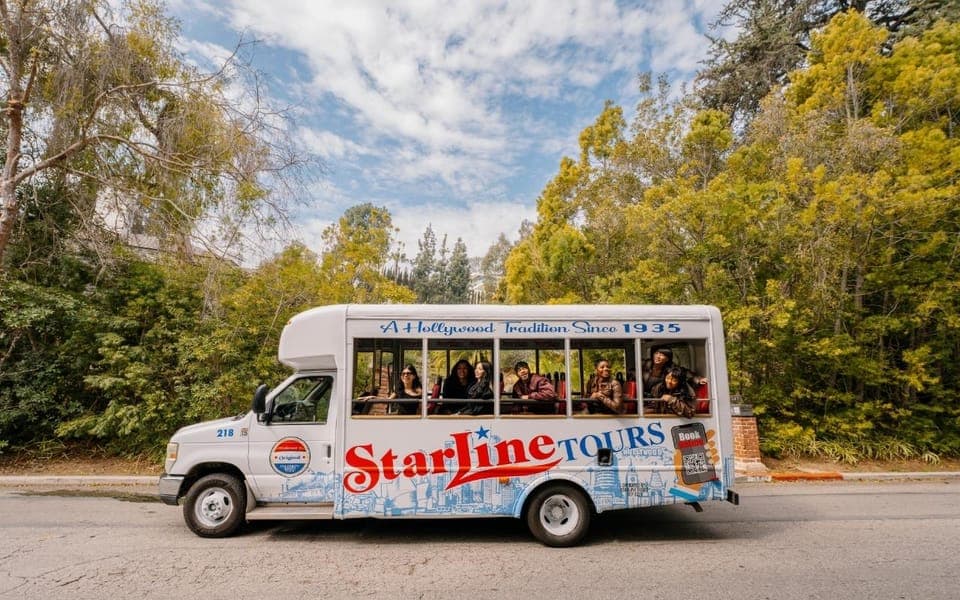 15. Celebrity Homes Tour with Hop-On Hop-Off Bus - Image 15