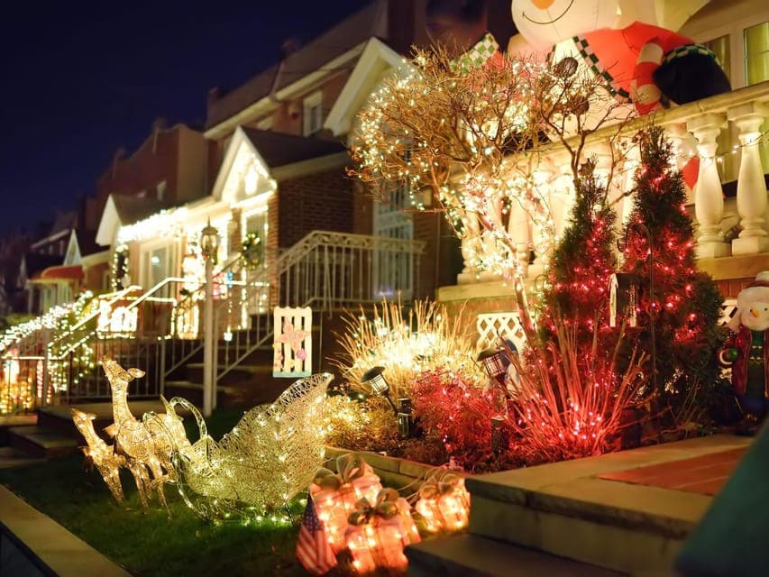 New York Christmas Lights Tour by BUS Gallery Image 4