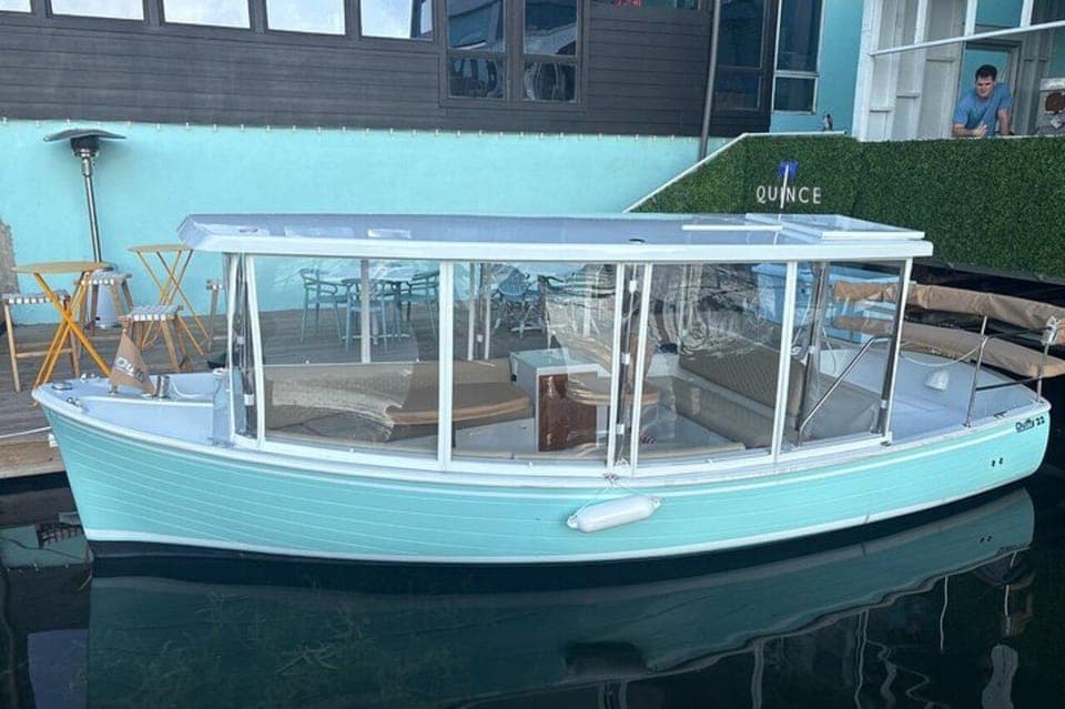 1 Hour Private Electric Duffy Cruise on Lake Austin Gallery Image 3