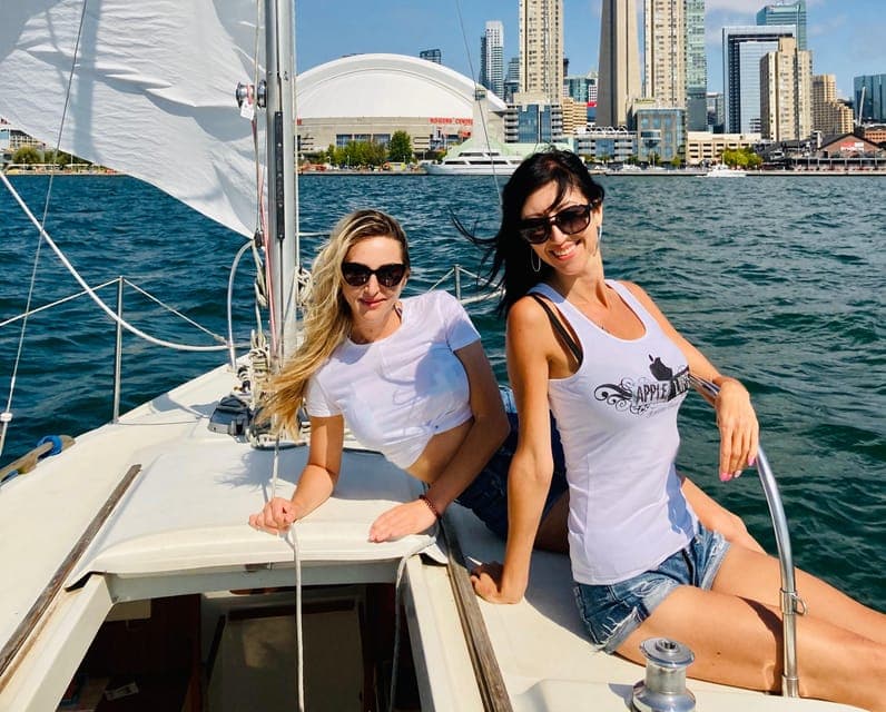 Sailing in the Harbour - hands on Toronto sailing experience Gallery Image 1