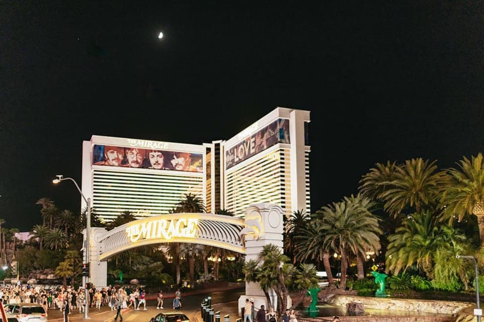 Vegas Illuminated: Ultimate Vegas Panaromic Night Bus Tour Gallery Image 4