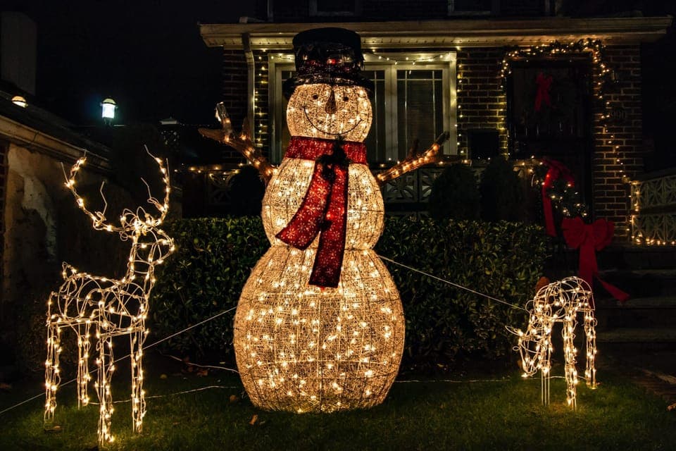 31. Dyker Heights Christmas Lights Guided Tour - Image 31