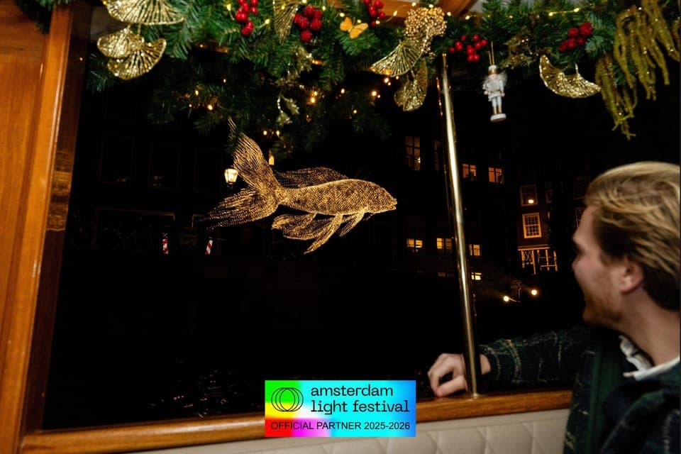 Light Festival Luxury Heated Saloon Boat Cruise Gallery Image 4