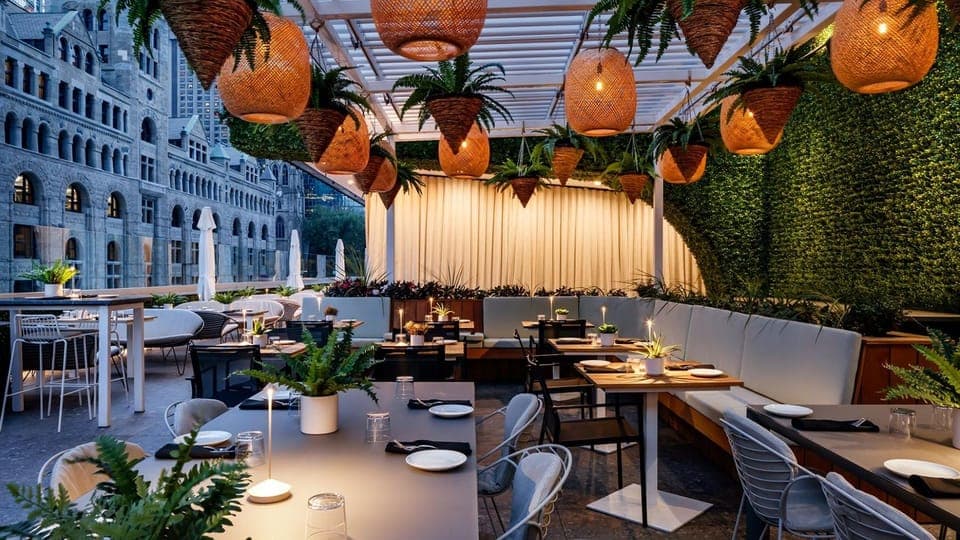 Guided Pub Crawl of the City's Skyline Bars Gallery Image 3