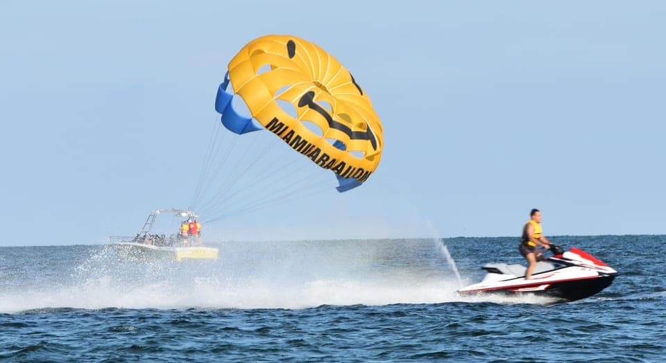 Parasailing Experience in Biscayne Bay Gallery Image 4