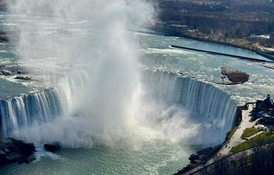 Winter Niagara Falls Tour with Attractions Package Gallery Image 2
