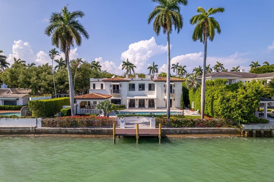 Miami Skyline Vintage Yacht Cruise, Gallery Image 3