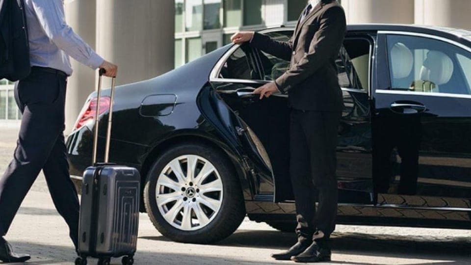 Las Vegas Airport (LAS) / Transfer to hotels on the Strip. Gallery Image 2