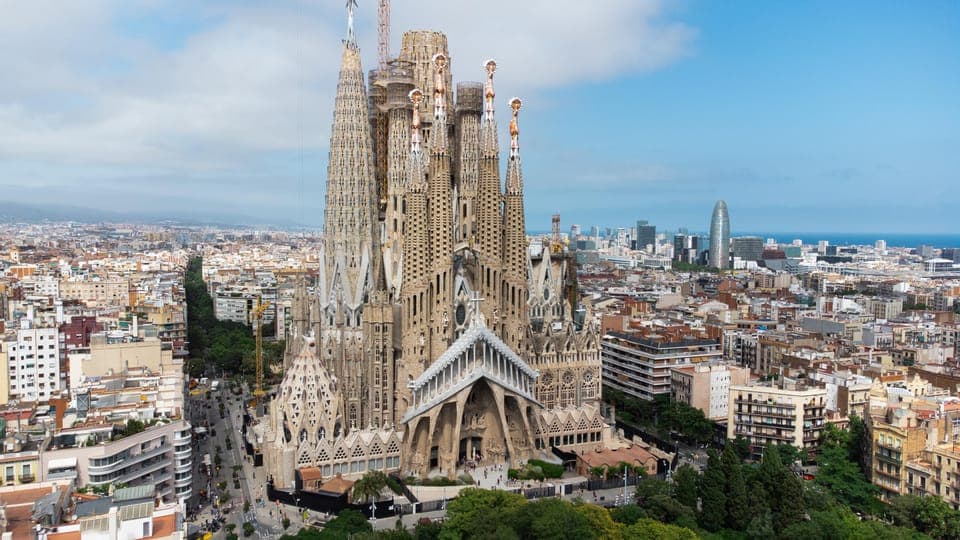 Sagrada Família and Park Güell Combo Guided Tour - Image 1