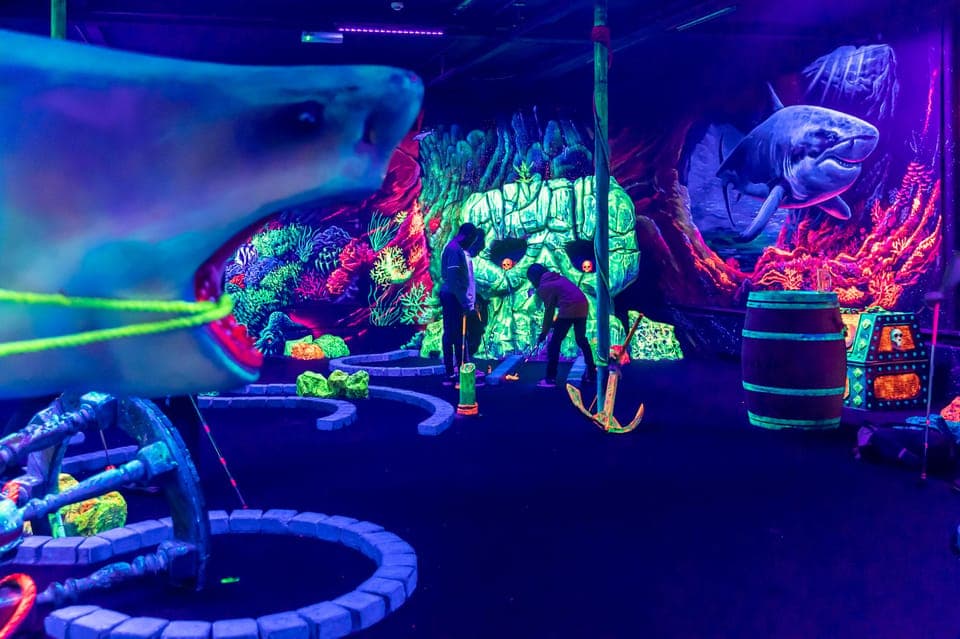 Aloha Amsterdam: 12-Hole Glow-in-the-Dark Mini-Golf Gallery Image 2