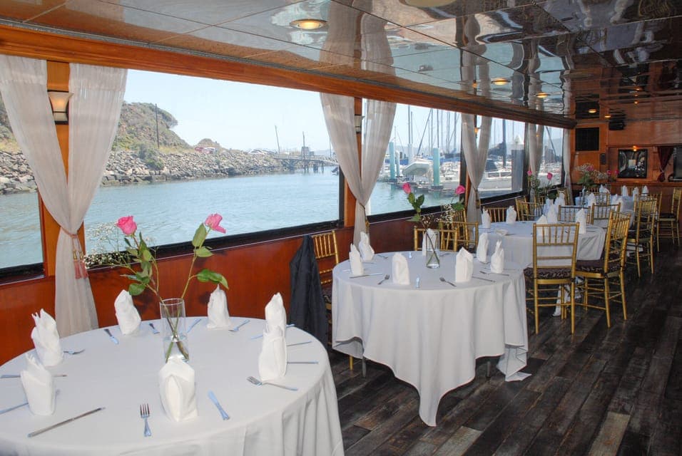 Empress Yacht New Year's Eve Party Cruise Gallery Image 3