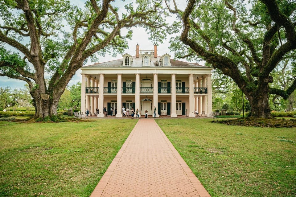 17. Oak Alley Plantation and Swamp Cruise Day Trip - Image 17