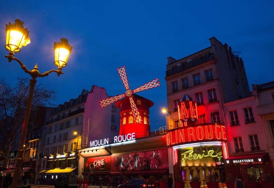 Moulin Rouge Show with Champagne and Drop-Off Service Gallery Image 1