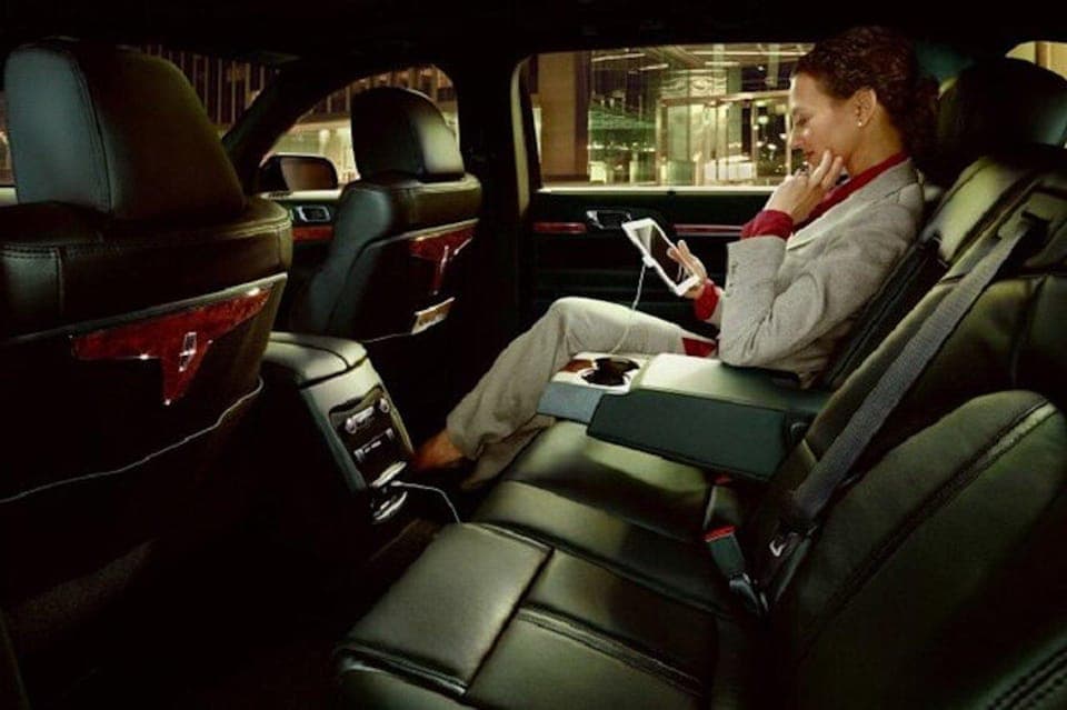 New Orleans Private Luxury Airport Transfer to Downtown - Image 2