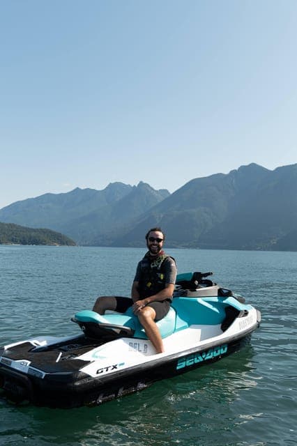 Jetski to Bowen Island, incl beer, wine, coffee or icecream - Image 3