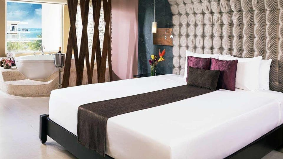 Private Shuttle from Azul Beach Resort to CUN Airport Gallery Image 2