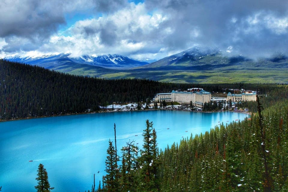 Lake Louise,Moraine,Emerald Lake,Johnston Canyon & BanffTour Gallery Image 2
