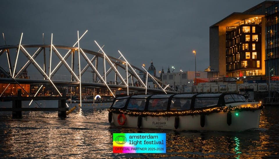 Light Festival Private Boat Cruise with Drinks Gallery Image 3