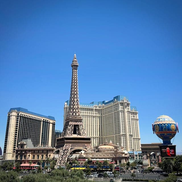 Las Vegas Strip: 90-Minute Sightseeing Tour with Photo Stops Gallery Image 4