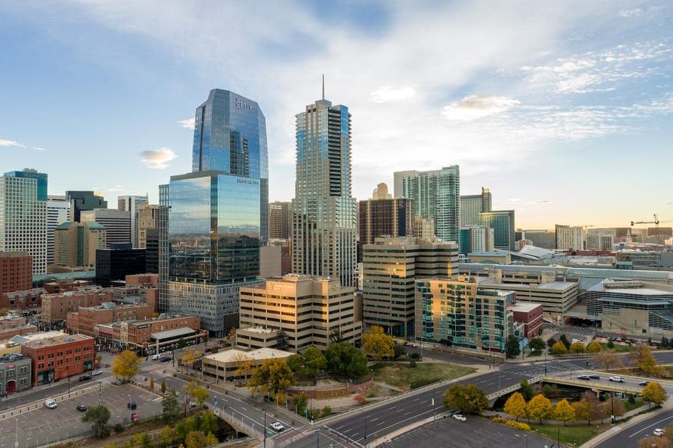 DEN Airport Private Transfer to Denver Downtown Gallery Image 4