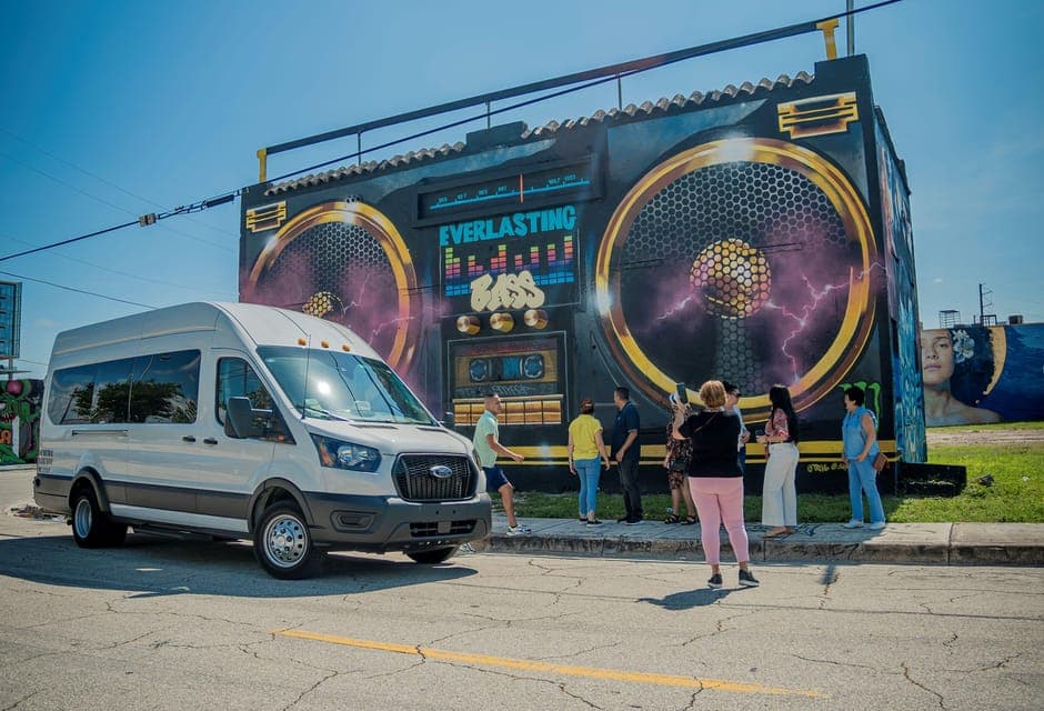 Private Iconic neighborhoods sightseeing tour Gallery Image 3