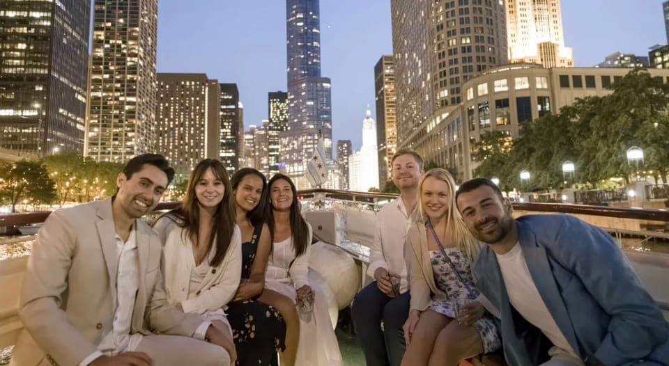 Chicago River: Guided Sunset Cocktail & Architecture Tour Gallery Image 3