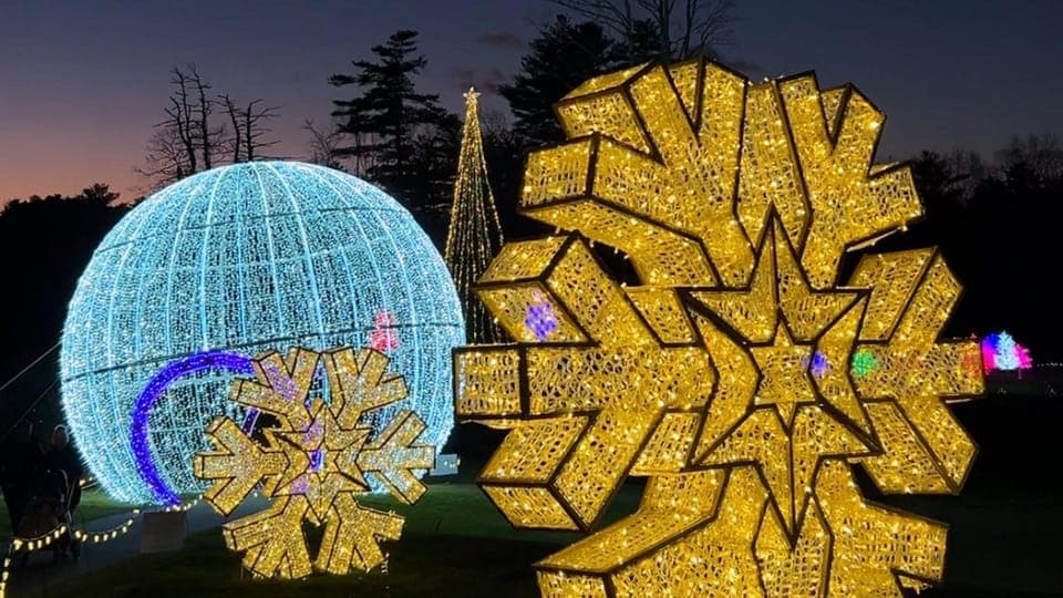 Derry, NH: LaBelle Lights Holiday Light Show Entry Ticket - Image 8