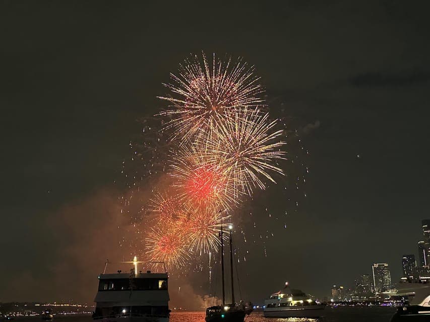 New Years Eve Fireworks Cruise on Biscayne Bay Gallery Image 1