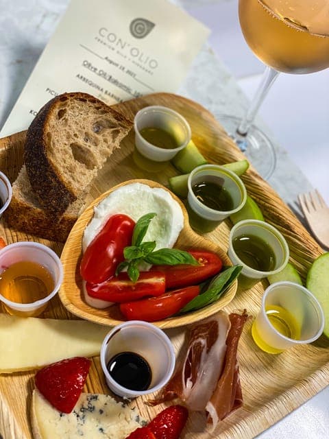 Con' Olio Olive Oil & Balsamic Vinegar Tasting Experience Gallery Image 2