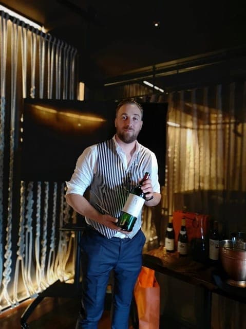 Wine Tasting Experience with 6 Wines and Cheese Board - Image 8